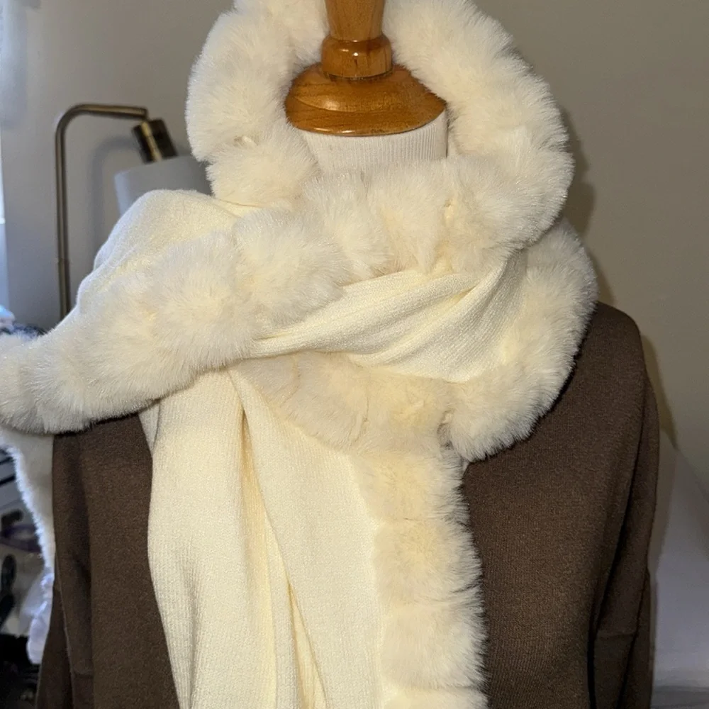 La Fiorentina Cream Faux Fur Accent Cape, one size, new